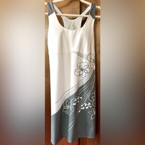 Floral Sleeveless Athleta Dress in Gray and White